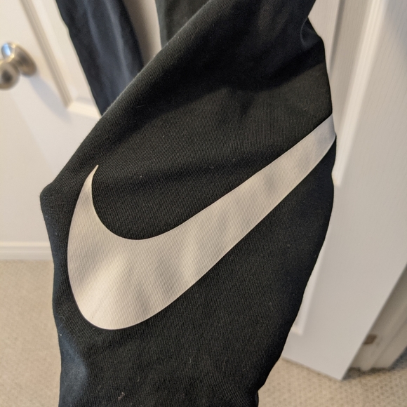 **damaged** women's Nike leggings NWT - Picture 3 of 5